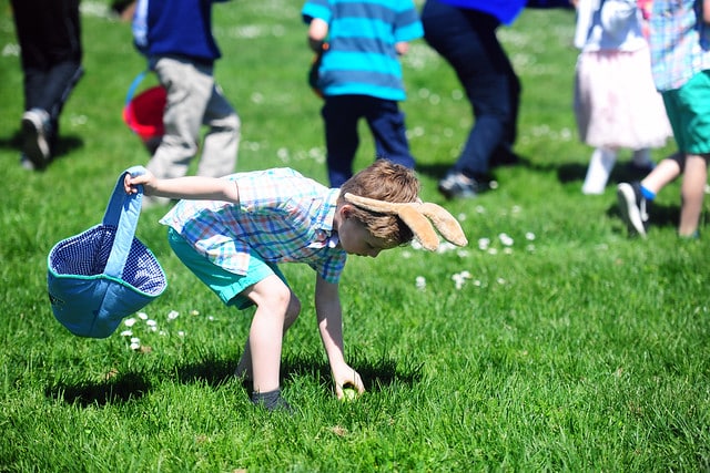 kids search for Easter eggs