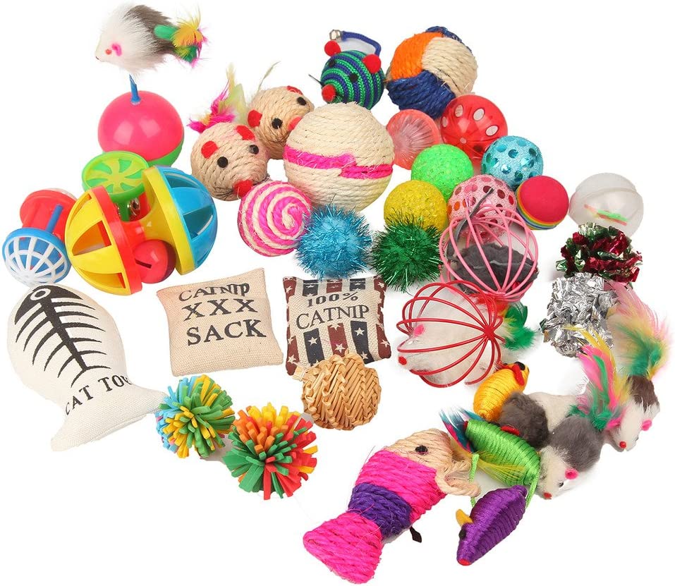 Give your cat a way to release his energy with this combo pack of entertaining Christmas toys for cats.